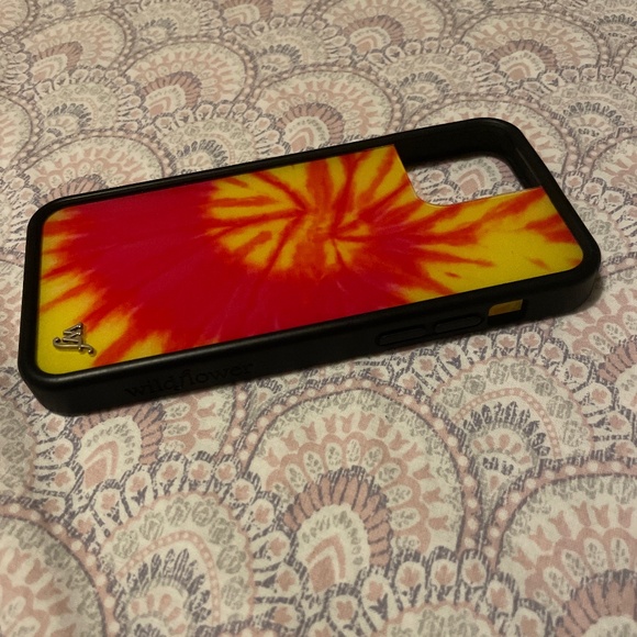 iPhone 12/12 Pro Cases: Pela, Wildflower - Picture 3 of 4